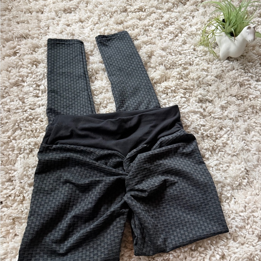 Chic Black Textured Scrunchie butt cute gym yoga workout Leggings